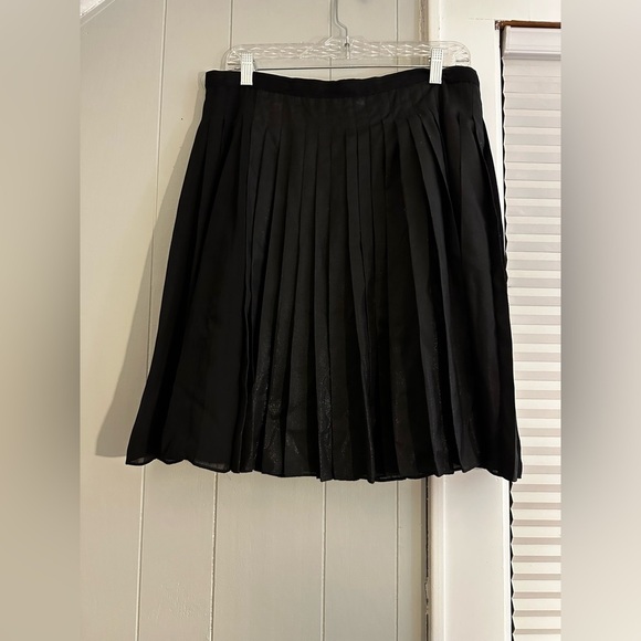 Robert Graham Black Pleated Skirt Size 10 Midi A-Line Classic Workwear - Picture 4 of 5